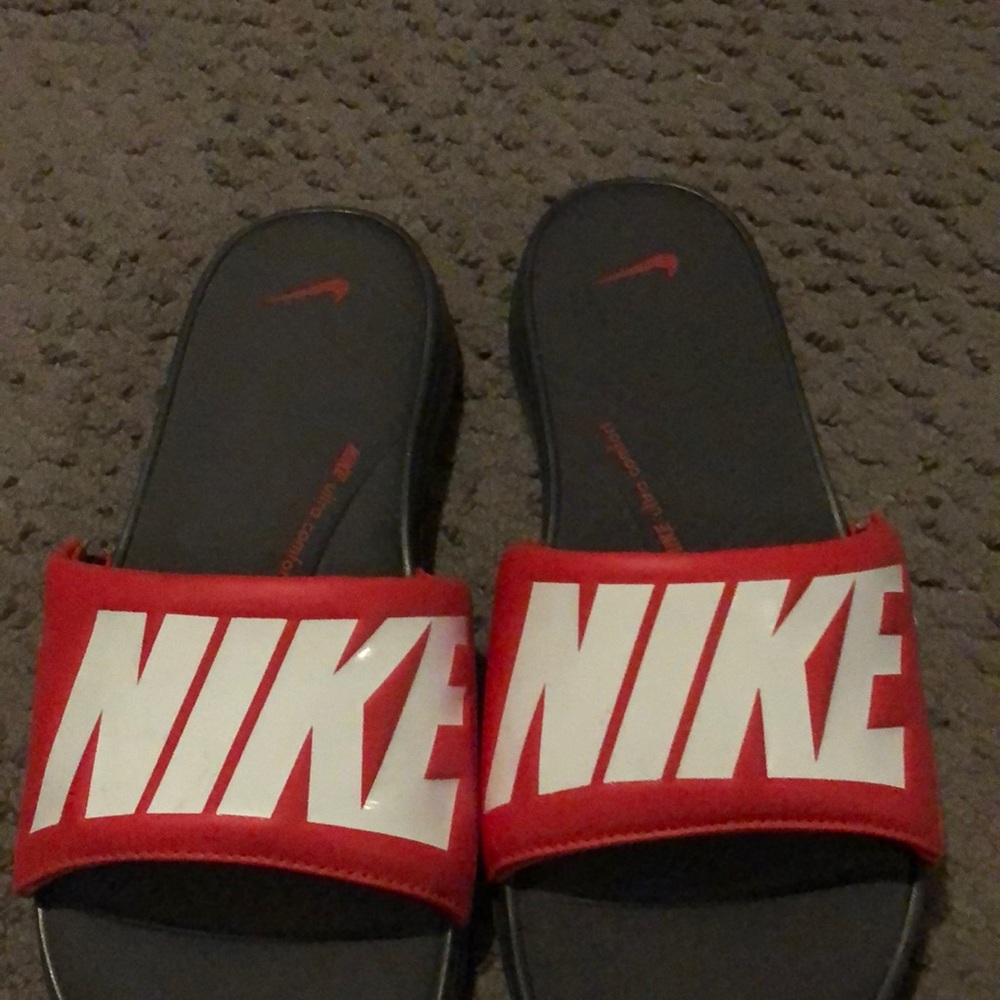 NIKE RED MEMORY FOAM SLIDES